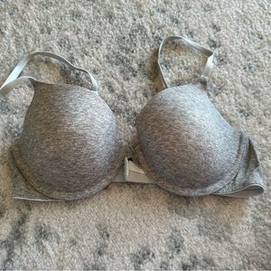 Victorias Secret wear everywhere t shirt lightly lined bra in 36B